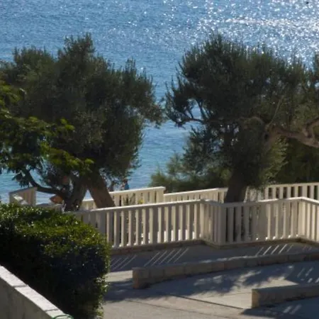Beachfront Plaza *