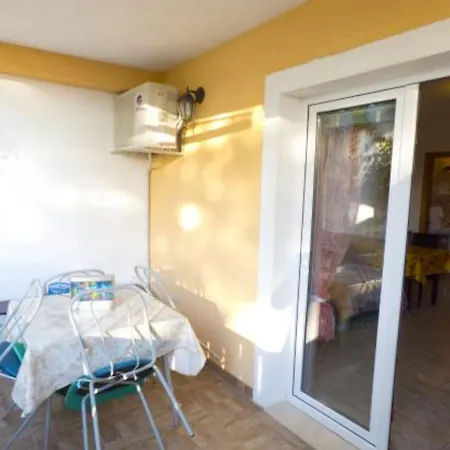 Apartment Beachfront Plaza Ivan Dolac