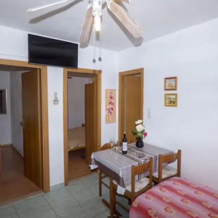 Apartment Beachfront Plaza Ivan Dolac