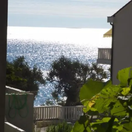 Beachfront Plaza Appartement *