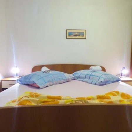 Beachfront Plaza Appartement *